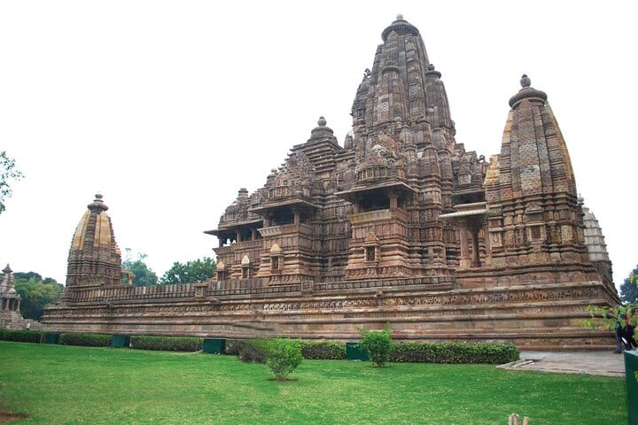 Ancient Caves, Forts, Taj & Temples Expedition