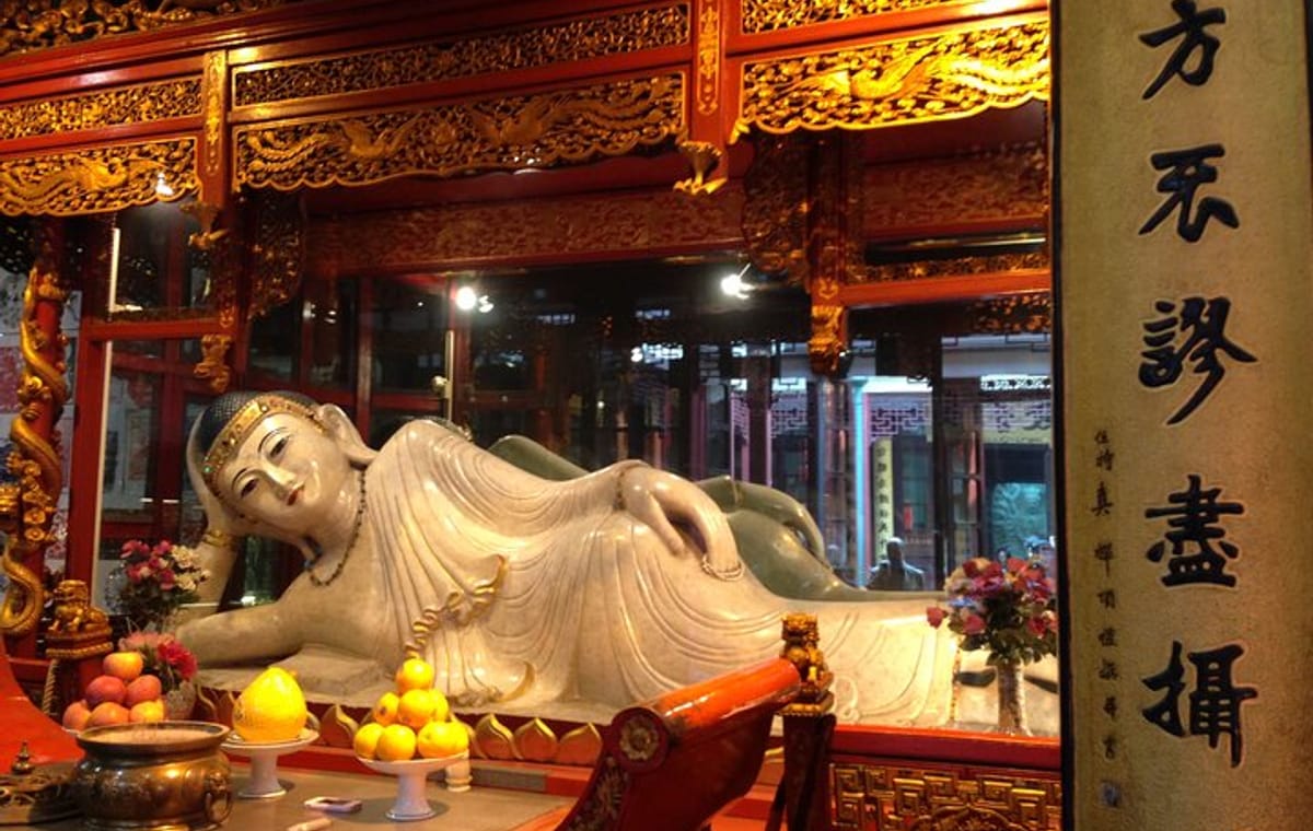 Private Shanghai day tour to Yu Garden, Jade budda Temple ect.