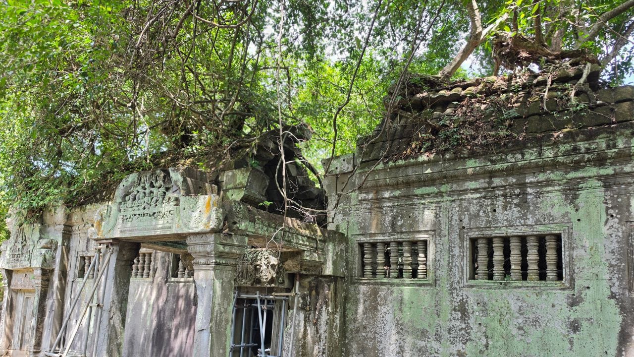 Sunrise at BengMealea with hidden Jungle -Ancient Carving (Peang Komnou) The Rock art Sanctuary 7