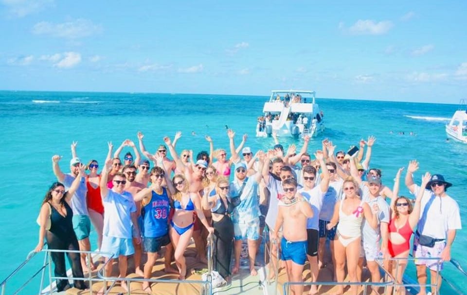 Private Luxury Boat Cruise in Punta Cana with Drinks