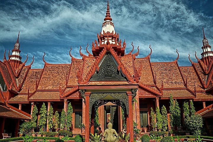 Phnom Penh Cultural & Silk Island Shopping Experience Tour