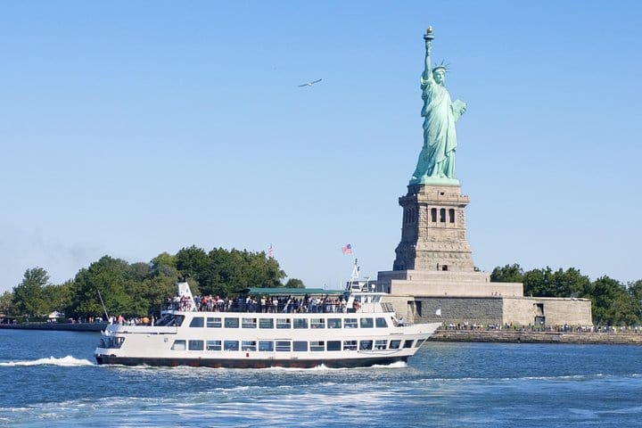 Statue of Liberty Cruise vs Ferry: Which Should You Pick?