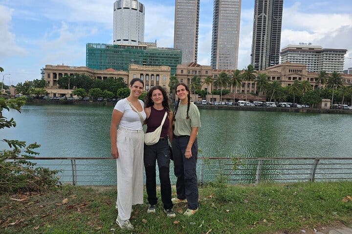 Explore Colombo Heritage and Cultural Temples Tour by Tuk Tuk