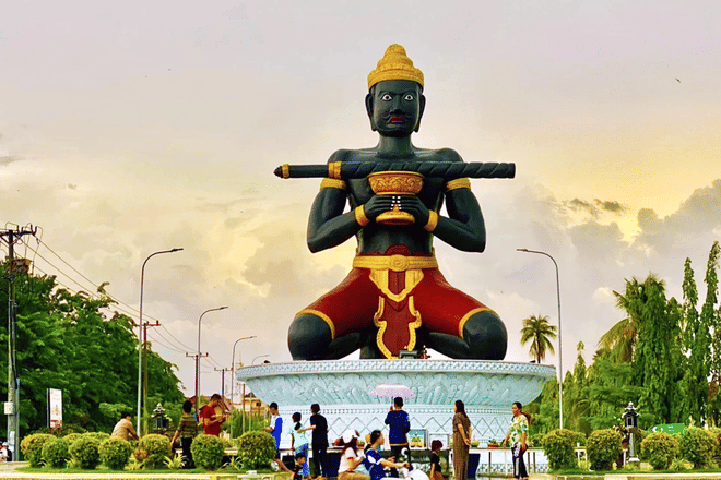 Private Battambang Full-Day Tuk-Tuk Tour with Bamboo Train & Bat Cave photo 2