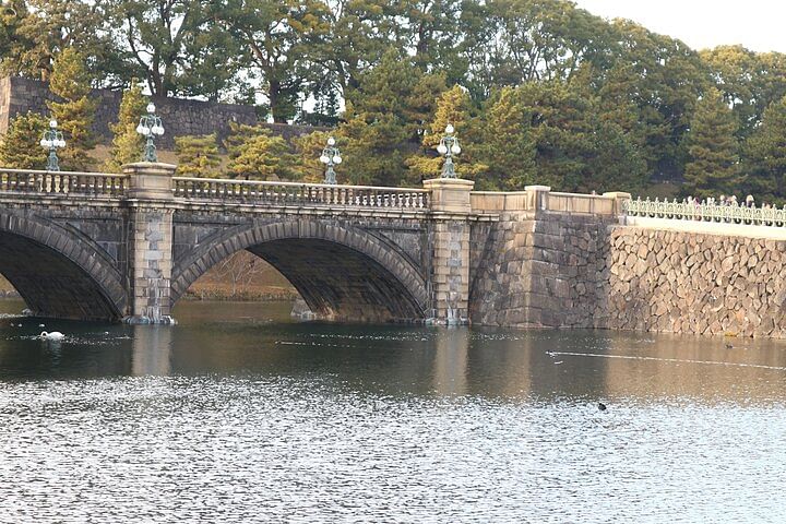 Small Group Walking Tour around Imperial palace and Hie Shrine