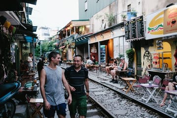 Hanoi Walking Tour: Street Food and Drink Tasting Experience