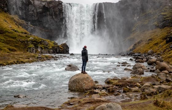 Waterfall & Warmth: Gufufoss & Vök Baths Tour from Seyðisfjörður Port
