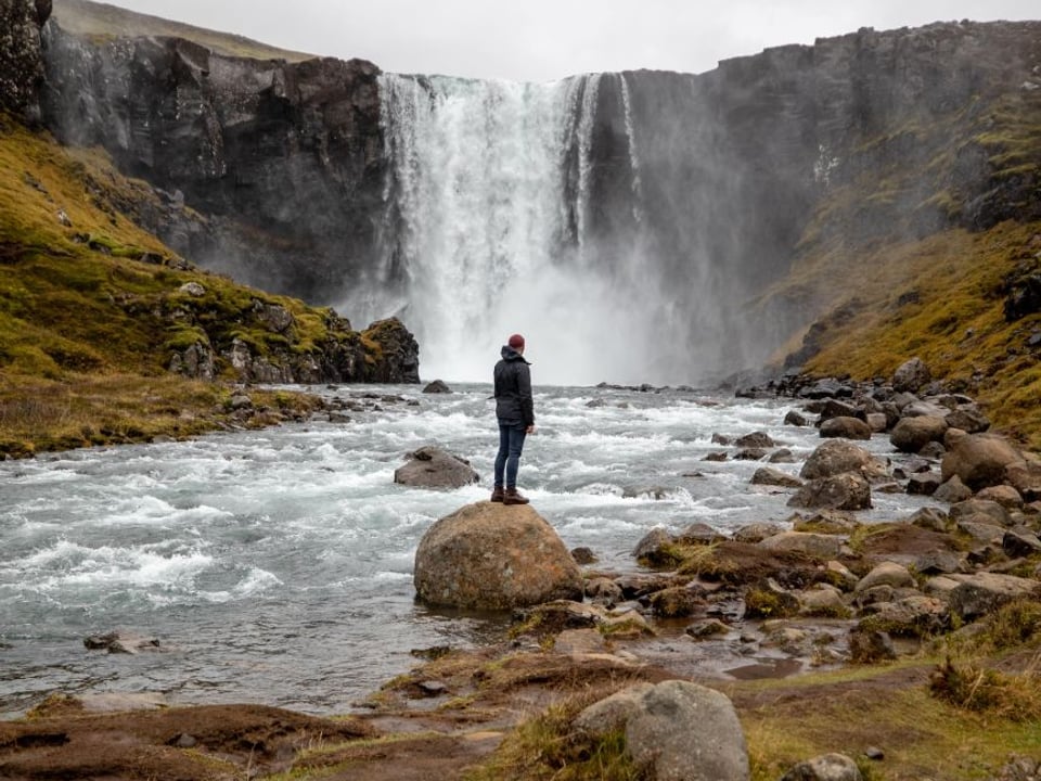 Waterfall & Warmth: Gufufoss & Vök Baths Tour from Seyðisfjörður Port — Your Friend in Reykjavik