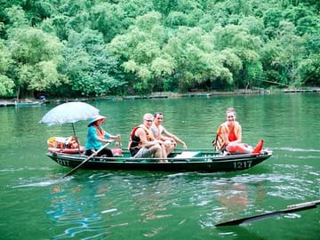 Boat trip in Trang An