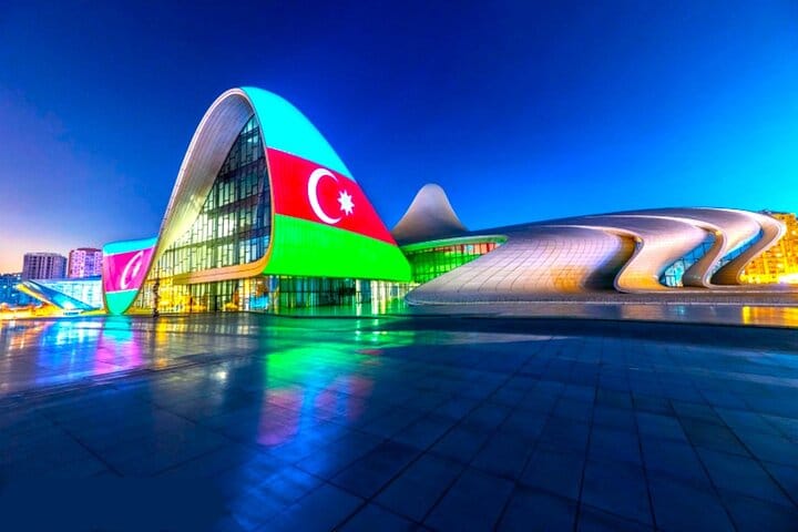 Baku-night-tour-panoramic-city-Heydar-Aliyev-centre