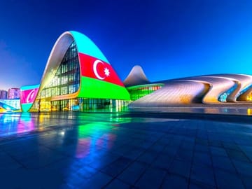 Baku-night-tour-panoramic-city-Heydar-Aliyev-centre
