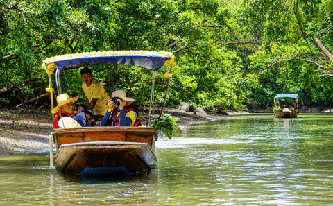 Private Day Tour of Amphawa Floating Market and Train Market