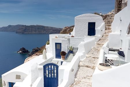 Santorini Island Tour: Experience Breathtaking Views and Stunning Sunsets