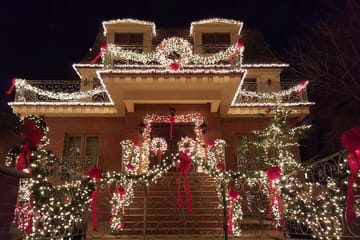 Dyker Heights Brooklyn Christmas Lights Tour