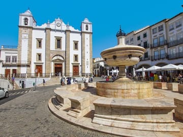 Evora Highlights – Roman Temple, Cathedral and Historic Center