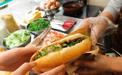 Hanoi Street Food Walking Tour with Local Guide