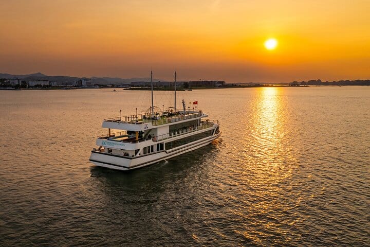 Halong Heritage Luxury Day Cruise From Hanoi by Express Bus