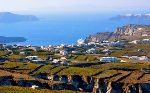 Private Highlights Tour of Fira, Santorini in a Luxury Vehicle