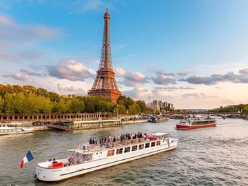 Paris Seine River Sightseeing Cruise with Audio Guide