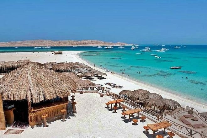8-Hour Private Yacht Charter Exclusive &amp; Lunch Transfer -Hurghada