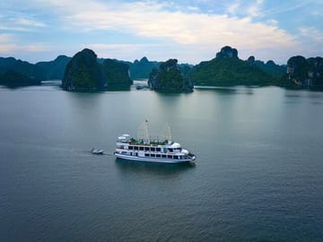 Halong Bay Day Tour By 5-Star Cruise, Buffet, Caves, Pool & Kayak