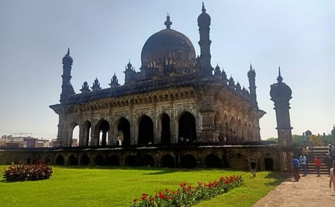 Hyderabad to Bijapur: Three-Day Architectural Tour