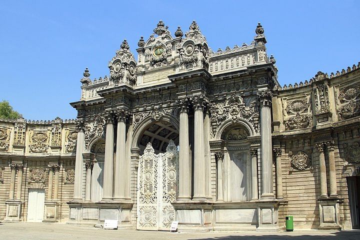 Istanbul City Tour with Bosphorus Cruise & Dolmabahçe Palace Visit