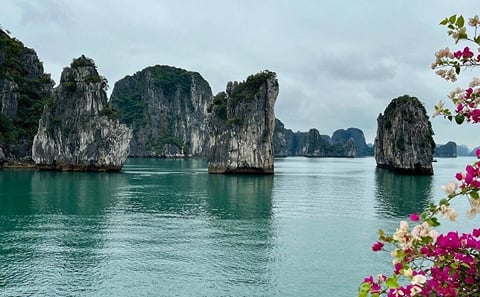 25-Minute Seaplane Tour Over Halong Bay, Vietnam