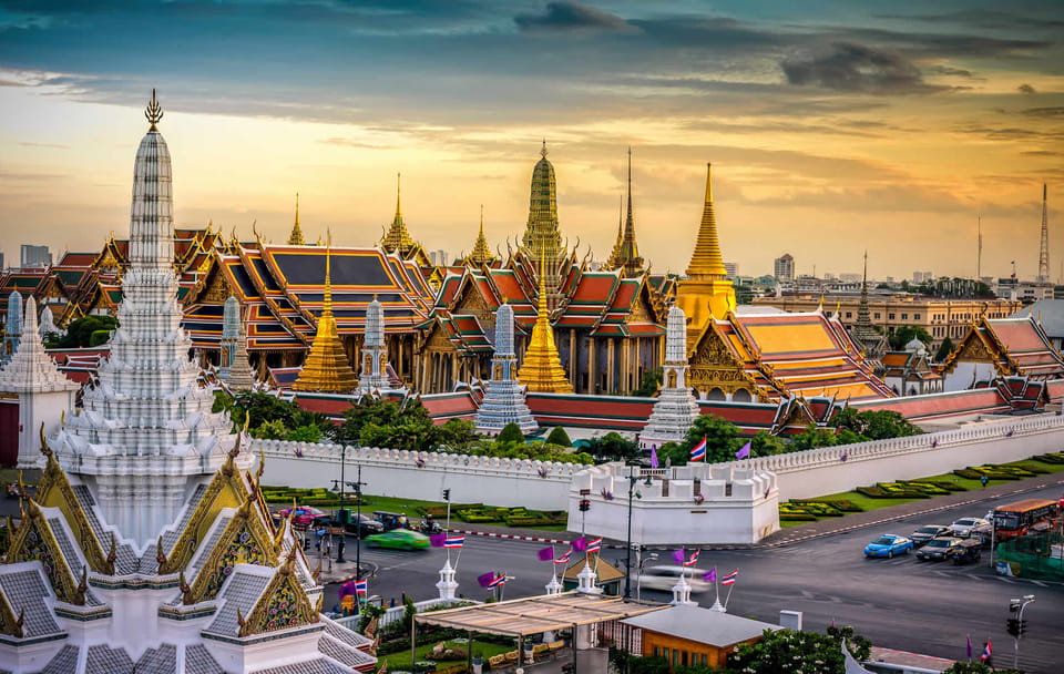 Exclusive Guided Tour: Grand Palace, Emerald Buddha & Reclining Buddha