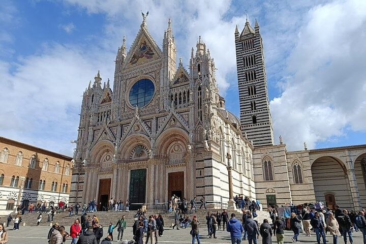 PRIVATE TOUR: Pisa & Siena in one day with Wine tasting & Lunch in Chianti