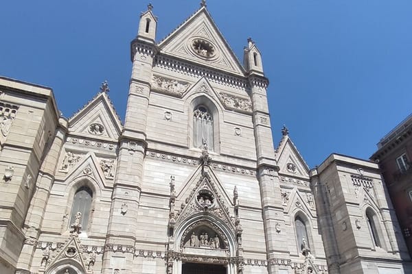 Naples Heritage & Flavors: Walking Tour & Gourmet Lunch & Wine