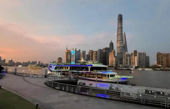 English-Speaking Guide: Shanghai Private Huangpu River Night Cruise (Half-Day Tour)