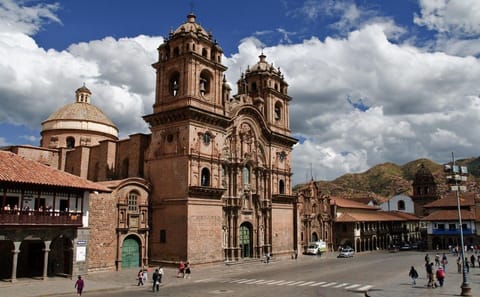Inca Cultural Tour: Explore Lima, Cusco, and Aguas Calientes