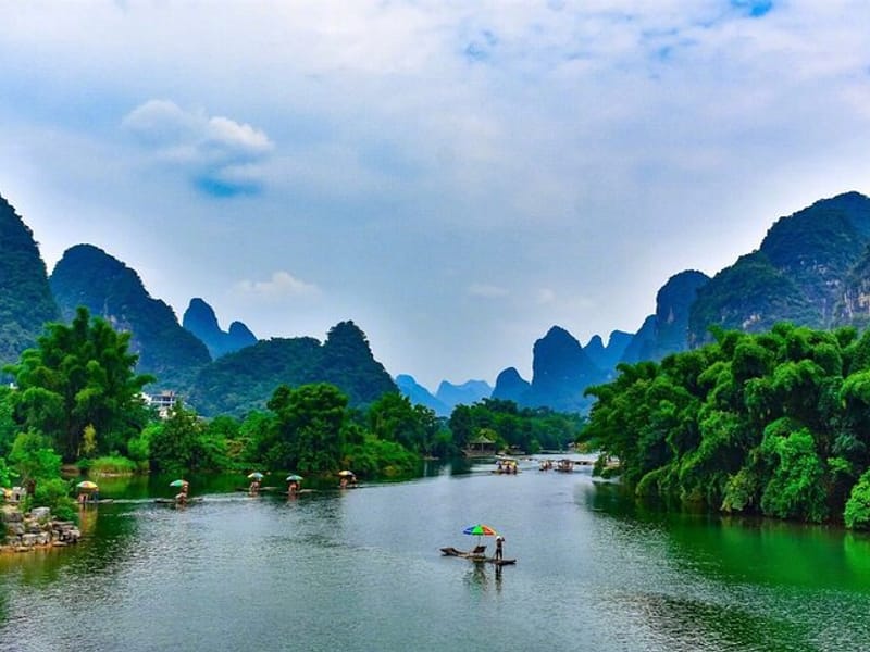 1-Day Guilin Tour to Reed Flute Cave, Bamboo Boat and Night Show