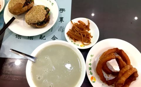 Beijing Hutong Breakfast Food Tour with Local Guide