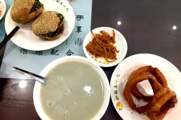 Beijing Hutong Breakfast Food Tour with Local Guide