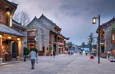 Luoyang Old Town Walking Tour with Lijingmen Visit