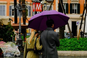 Couples Photoshoot Experience on the Streets of Rome
