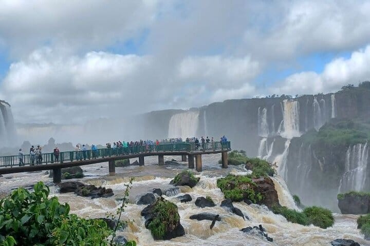 One Perfect Day in Foz do Iguaçu: Falls, Boat Tour & Bird Park