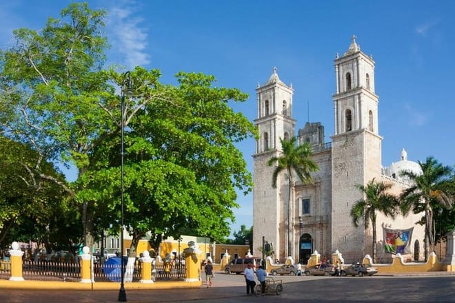Merida Airport Private Shuttle with WIFI 3