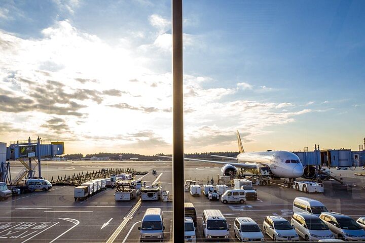 Airport transfer between Haneda and Tokyo or Disney or Yokohama