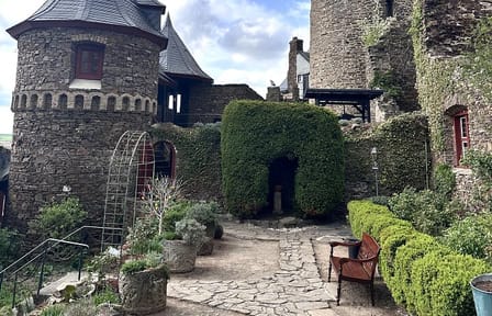 Private Thurant Castle Tour with Transport from Koblenz