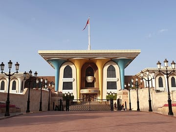 Private Night City Tour of Muscat with Guided Highlights