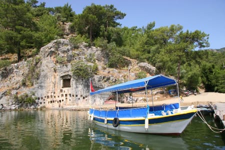Breathtaking Green Canyon Boat Tour with Lunch & Unlimited Soft Drinks