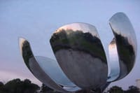 The famous Floralis Gen&eacute;rica of Recoleta