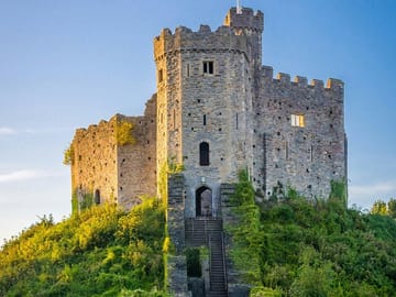 Private 5-Hour Cultural Tour of Cardiff with Castle Entry