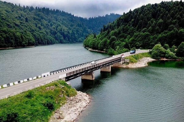 2 Days Private Tour to Shaori Lake and Khvanchkara Cellar in Racha