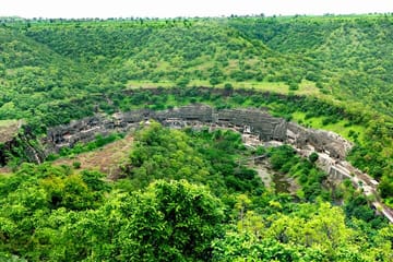 Mumbai to Aurangabad Tour: Ajanta & Ellora Caves Exploration