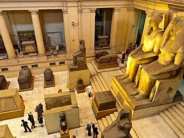 Private Day Tour of Giza Pyramids and Egyptian Museum