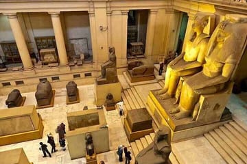 Private Day Tour of Giza Pyramids and Egyptian Museum